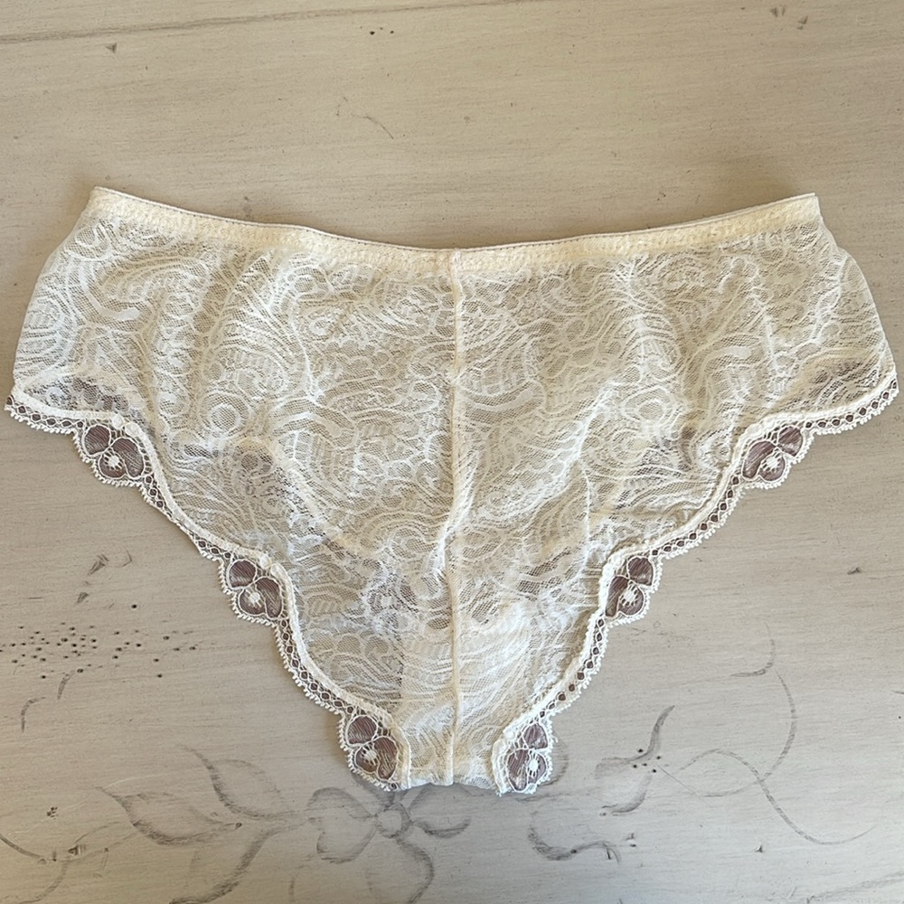 ON GOSSAMER CAMISOLE SET - Picture 11 of 14